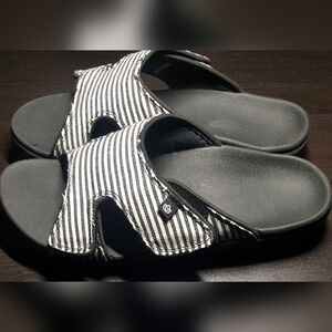 Spenco Kholo Women's Sandals Black Striped Black Sole (size 8.5)